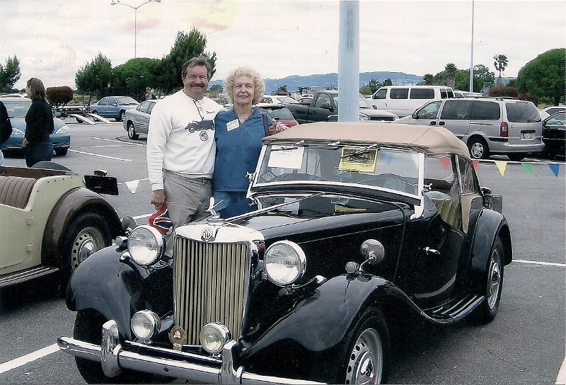 124-Locke-Stuart and Joyce with 53 MG.jpg